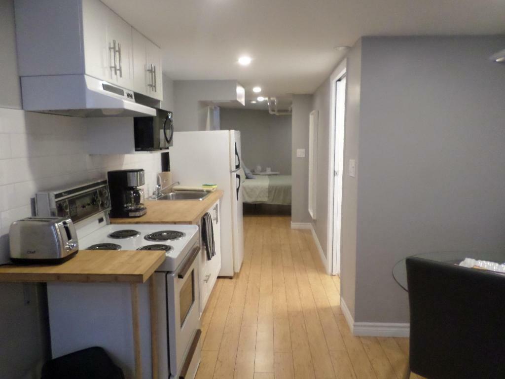 Fantastic And Modern Downtown 1-Bed Basement Apt., Parking Wi-Fi And Netflix Included Ottawa Ngoại thất bức ảnh