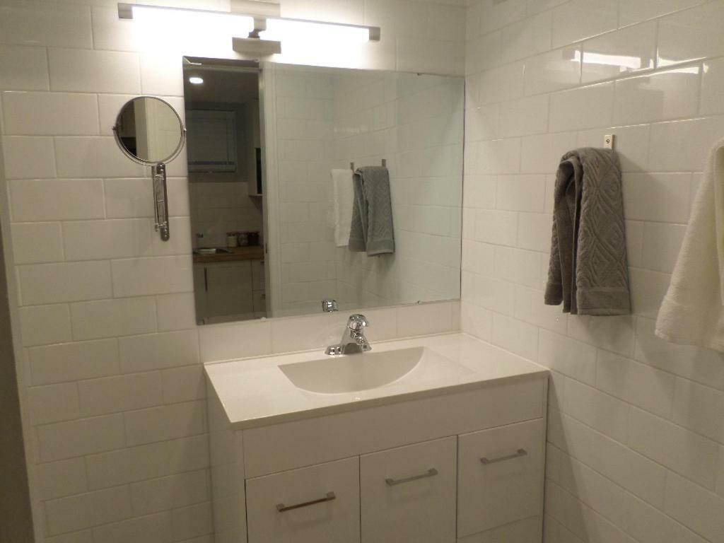 Fantastic And Modern Downtown 1-Bed Basement Apt., Parking Wi-Fi And Netflix Included Ottawa Ngoại thất bức ảnh